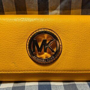 Michael Kors Women's Fulton Flap Continental Sun Yellow pebble leather Wallet